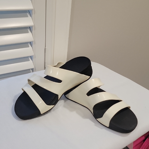 Fitflop Women's Sandals in Cream and Black - Picture 1 of 8